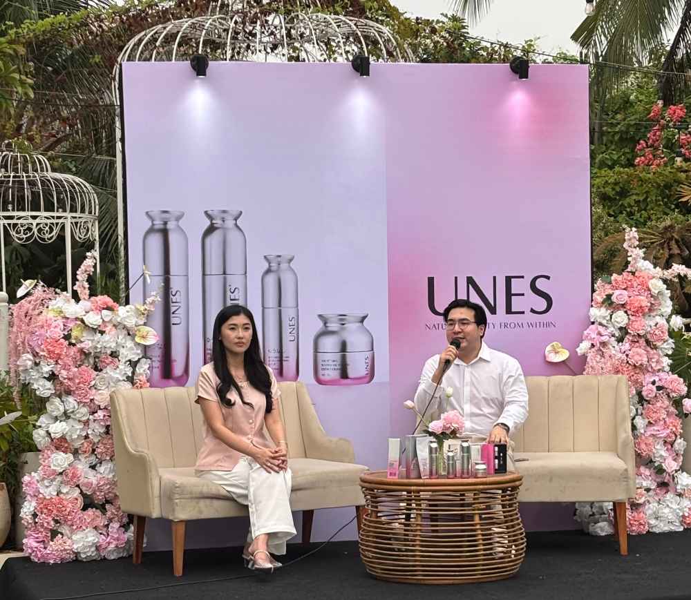 Salah satu skincare unggulan dari negeri Sakura yaitu UNES kini resmi hadir di Indonesia.