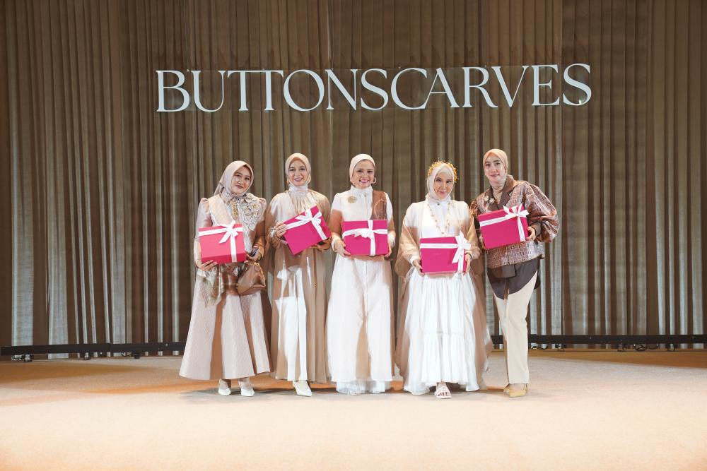 Buttonscarves