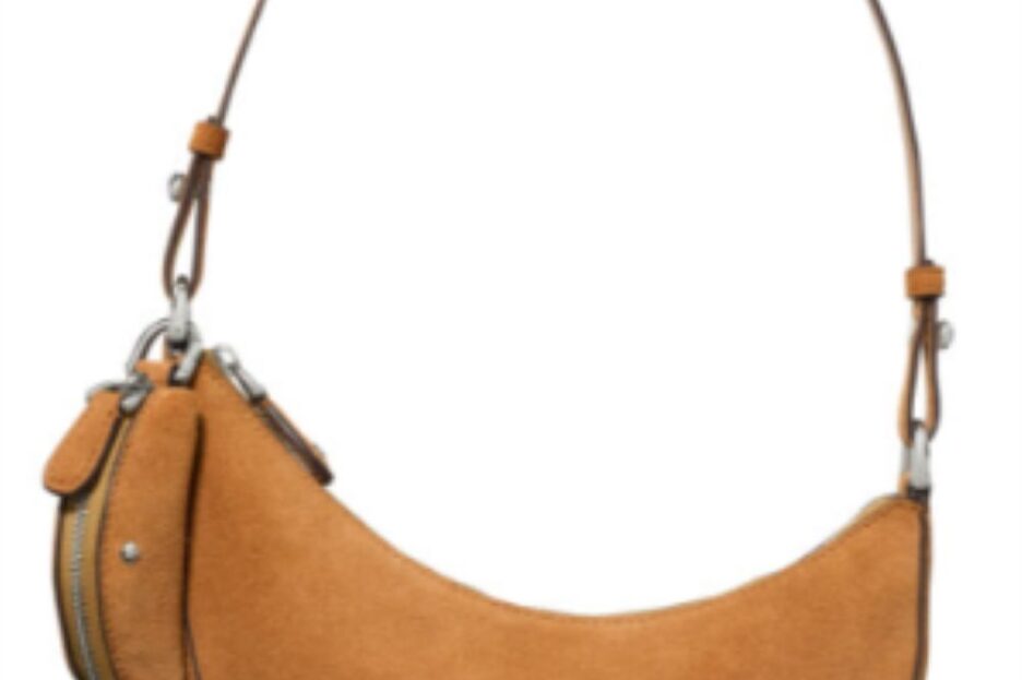 Kendall Jenner tampil dengan tas Duo Mini Kate Spade New York berwarna Garden Soil