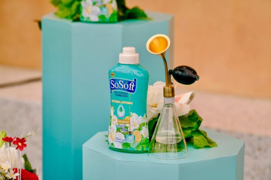 SoSoft + Tea Tree, detergen berbahan aktif tumbuhan dengan formula antibakteri alami dari tea tree. 