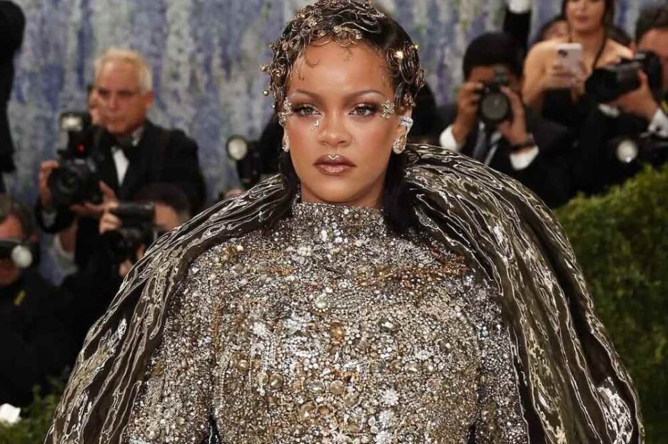 Rihanna di ajang Met Gala 2026 sukses mencuri perhatian publik dan kritikus mode.