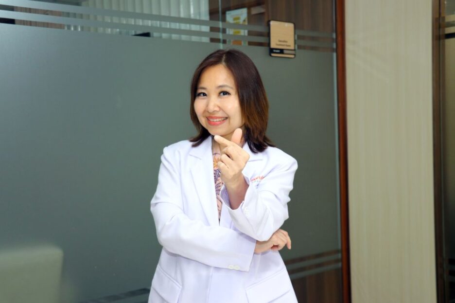 dr. Beeleonie, BMedSc, Sp.OG, Subsp. F.E.R, atau yang akrab disapa dr. Bee, sebagai bagian dari tim dokter Morula IVF Indonesia